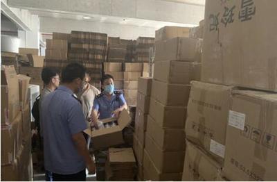 市場(chǎng)出現(xiàn)新國(guó)潮品牌仿冒品 雪玲妃配合有關(guān)部門(mén)破獲兩起制假窩點(diǎn)