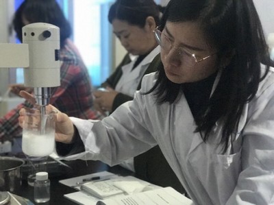 護(hù)膚品的做法哪里學(xué)化妝品配方師培訓(xùn)考證怎么報(bào)名