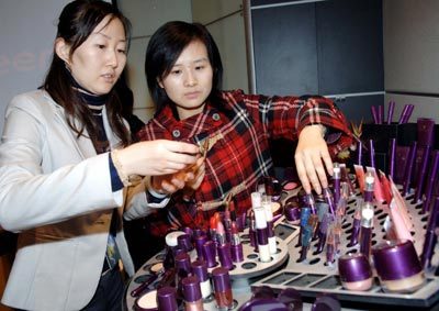 天獅進(jìn)軍巴黎 首個(gè)中國(guó)化妝品牌亮相世界時(shí)尚之都