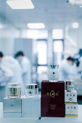 皇后品牌邂逅張靜初,開(kāi)啟肌膚“時(shí)光”之門,演繹東方新國(guó)妝