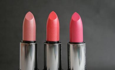 揭秘特大制售假化妝品工廠,日產10000多只口紅,成本價2-3塊