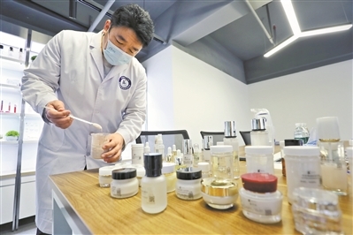 廣州日報-制造業當家 白云挺起高質量發展“硬脊梁”