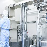 工場案內 | 化妝品OEM企畫制造 株式會社 実正 : 化妝品醫薬部外品のOEMなら、株式會社実正にお任せください。「オリジナルな化妝品を作りたい」というお客樣の熱いお気持ちにお応えできる會社です。化妝品醫薬部外品を単に受托制造(OEM)するだけでなく、企畫開発(ODM)から量產制造までを手がけています。