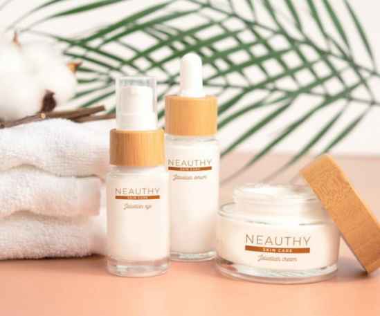 為什么別人化妝臉很滑很亮